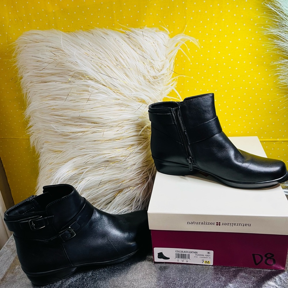 New with box very comfortable boots for women.